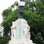 Luegerdenkmal mit Tafel "Ich bin dagegen"